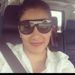 Meet your Posher, Alma